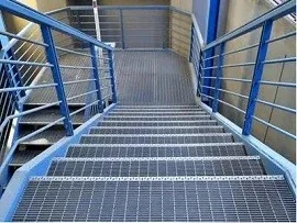شبك قضبان لدرجات السلالم | درجات فولاذية بحافة أمامية